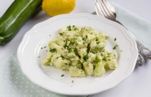 salata de dovlecei lchf cu maioneza si avocado
