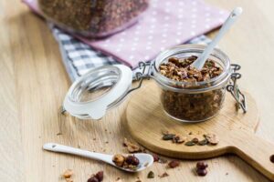 granola si musli lchf cu seminte de dovleac, de floarea soarelui si de in, cu susan si nuca de cocos rasa
