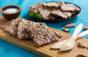 paine crocanta lchf cu seminte de floarea soarelui, de dovleac si de in si cu susan si tarate de psylium