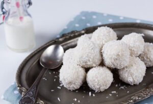 rafaello sau bulgarasi de zapada cu cocos perfect ca desert sau la cafea