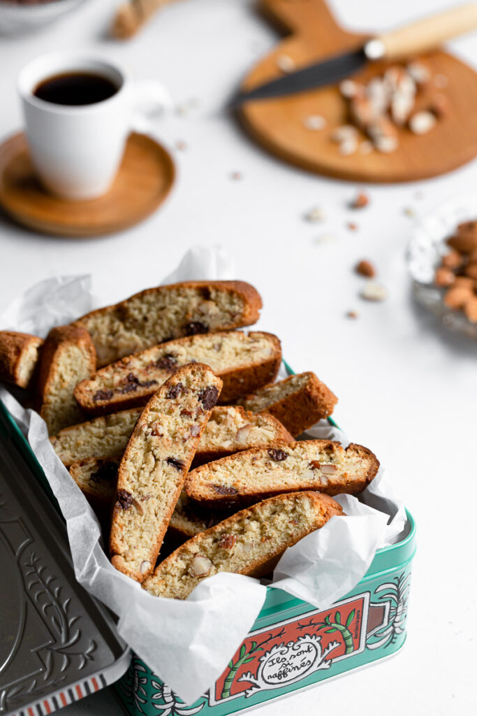 Biscotti cantuccini cu migdale si pepite de ciocolata