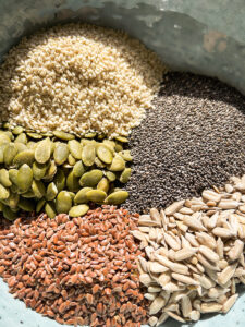 seminte de chia, de dovleac, de floarea soarelui, de in si susan pentru reteta paine keto din seminte