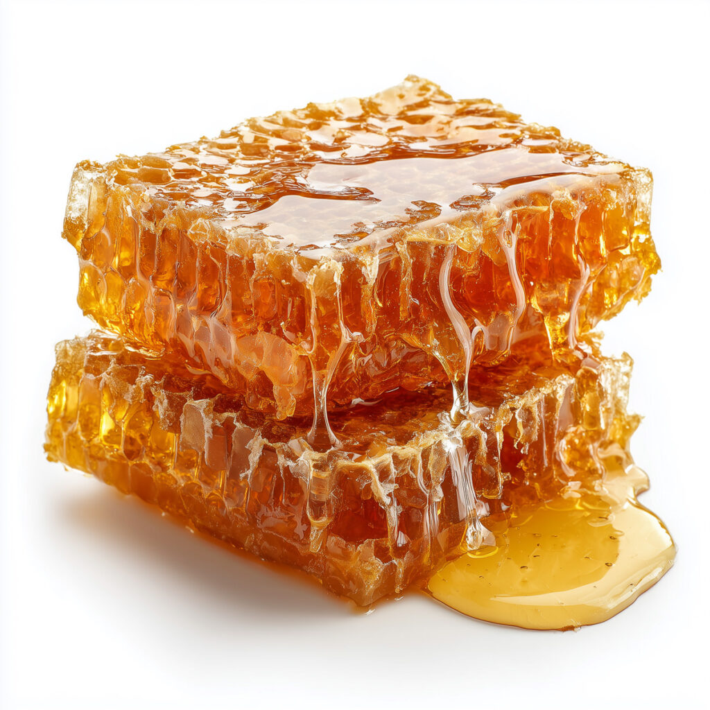 fagure cu miere de albine pe fond alb